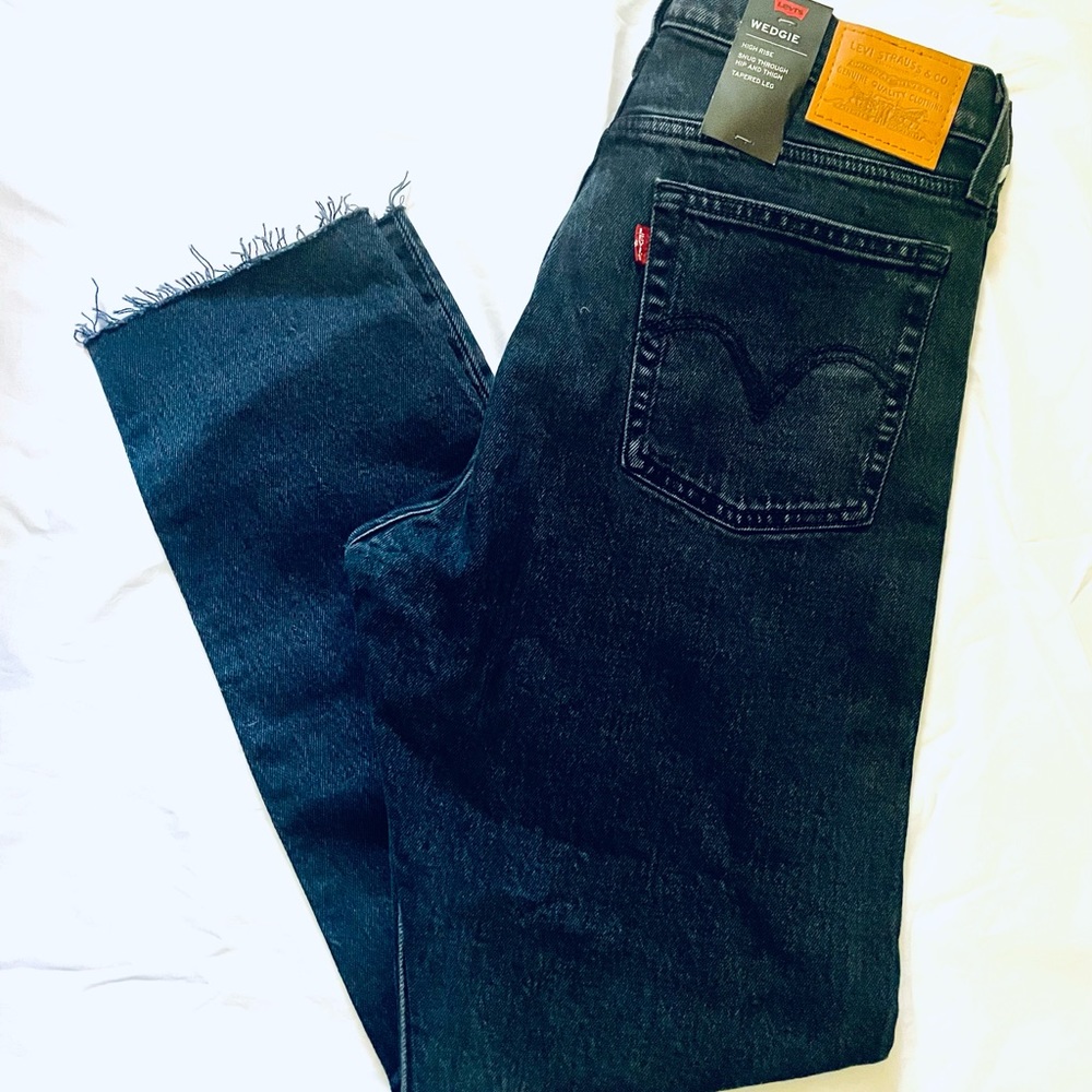 Levi’s Wedgie Straight Jeans Size 28